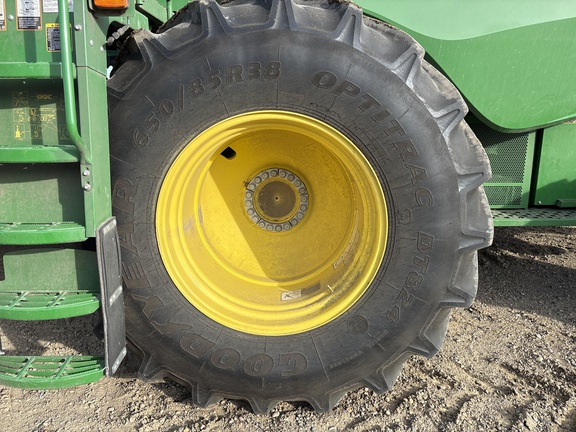 Used 2019 John Deere S780 Combines at Horizon Ag & Turf in Lloydminster, AB - Photo16