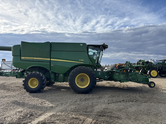 Used 2019 John Deere S780 Combines at Horizon Ag & Turf in Lloydminster, AB - Photo6