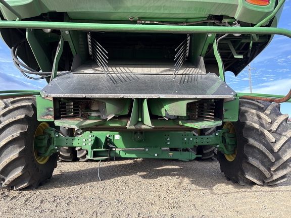 Used 2019 John Deere S780 Combines at Horizon Ag & Turf in Lloydminster, AB - Photo9