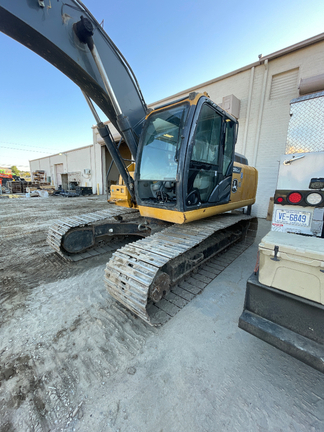 2022 John Deere 210G LC