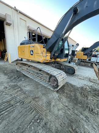 2022 John Deere 210G LC
