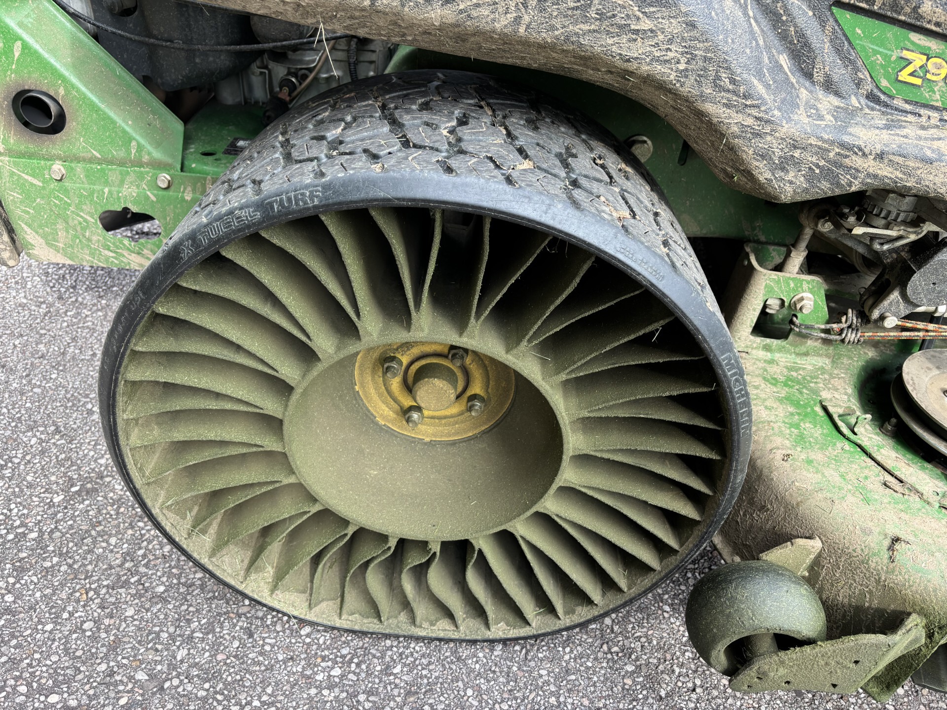 Used 2020 John Deere Z930M Zero Turn Mowers at Koenig Equipment in Germantown, OH - PhotoXL9