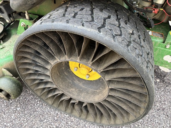 Used 2020 John Deere Z930M Zero Turn Mowers at Koenig Equipment in Germantown, OH - Photo8