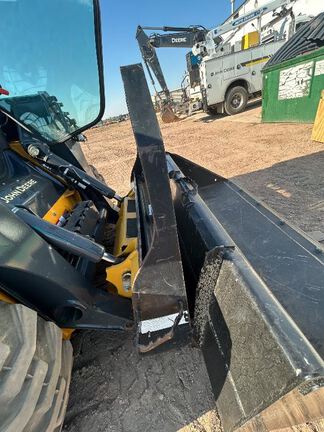 2023 John Deere 320G
