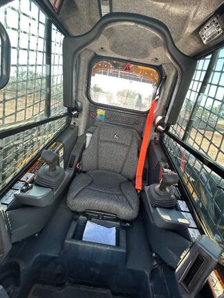 2023 John Deere 320G