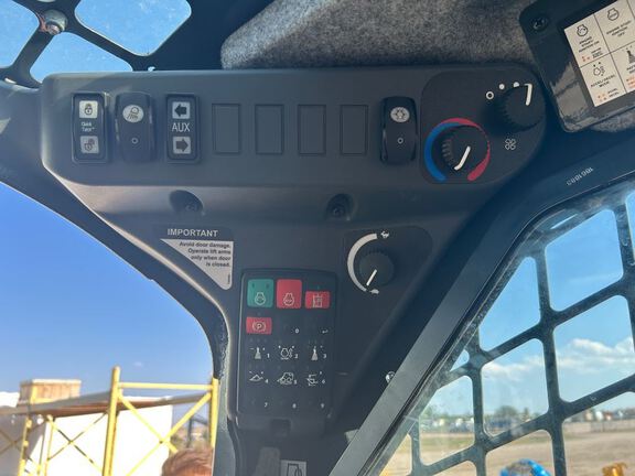 2023 John Deere 320G