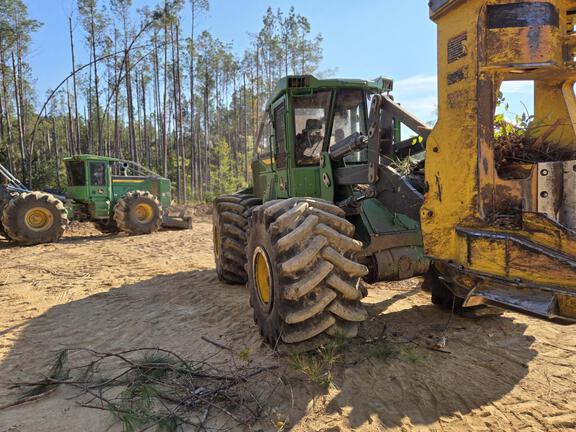 2023 John Deere 843L-II