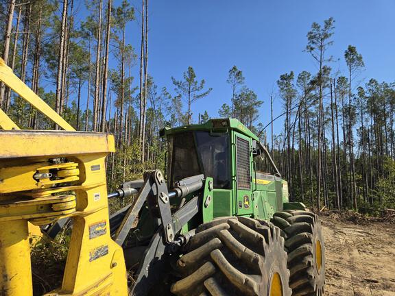 2023 John Deere 843L-II