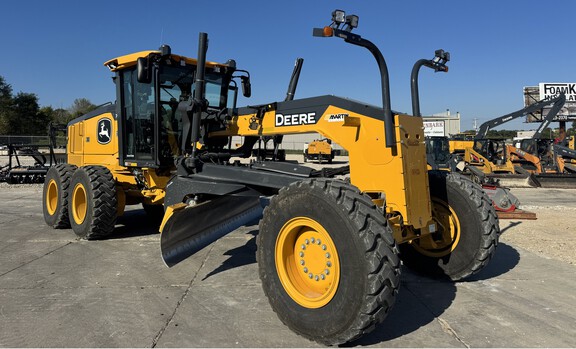 2021 John Deere 772G