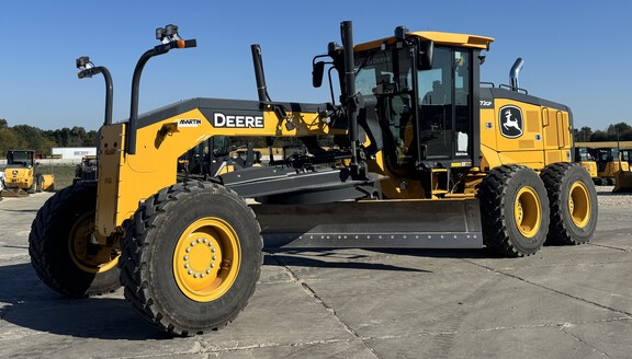 2021 John Deere 772G
