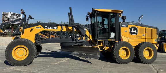 2021 John Deere 772G