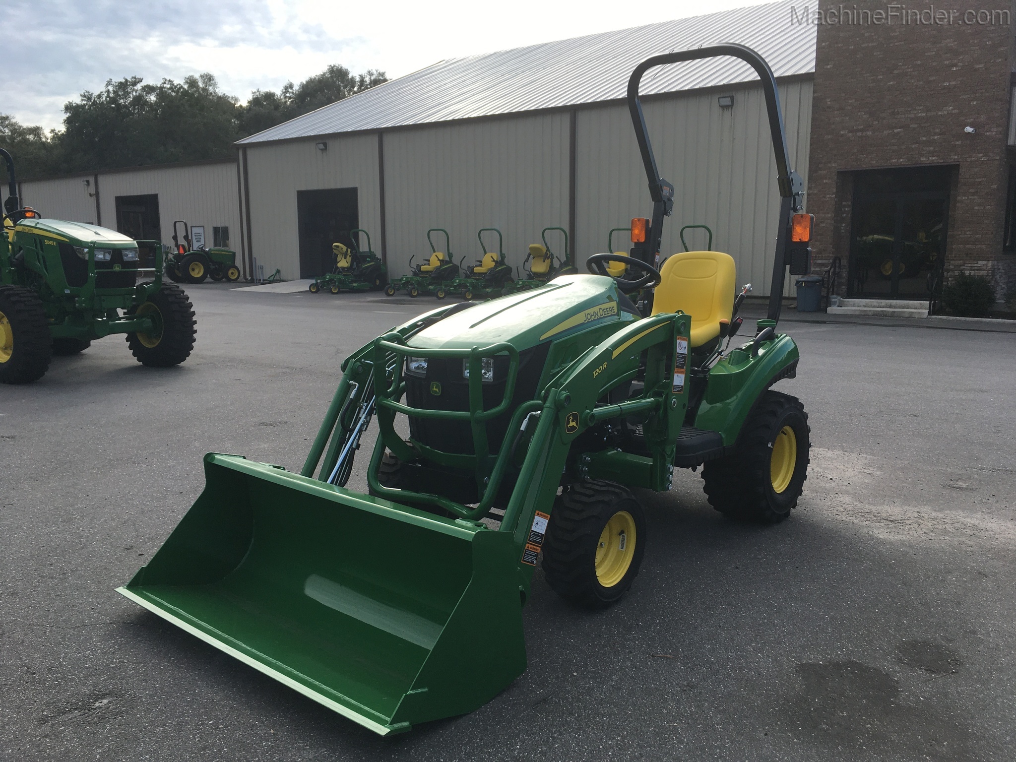 2020 John Deere 1023E Image 1