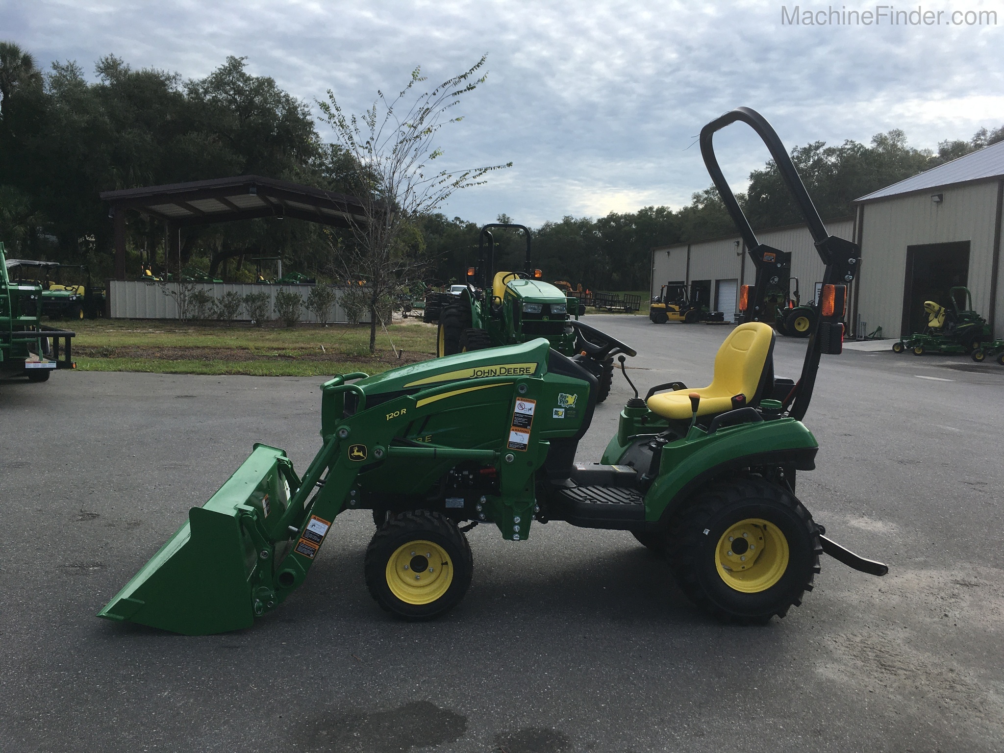 2020 John Deere 1023E Image 3