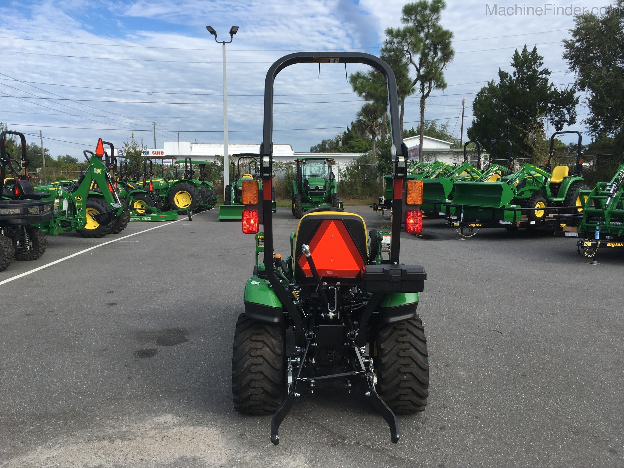 2020 John Deere 1023E Image 4