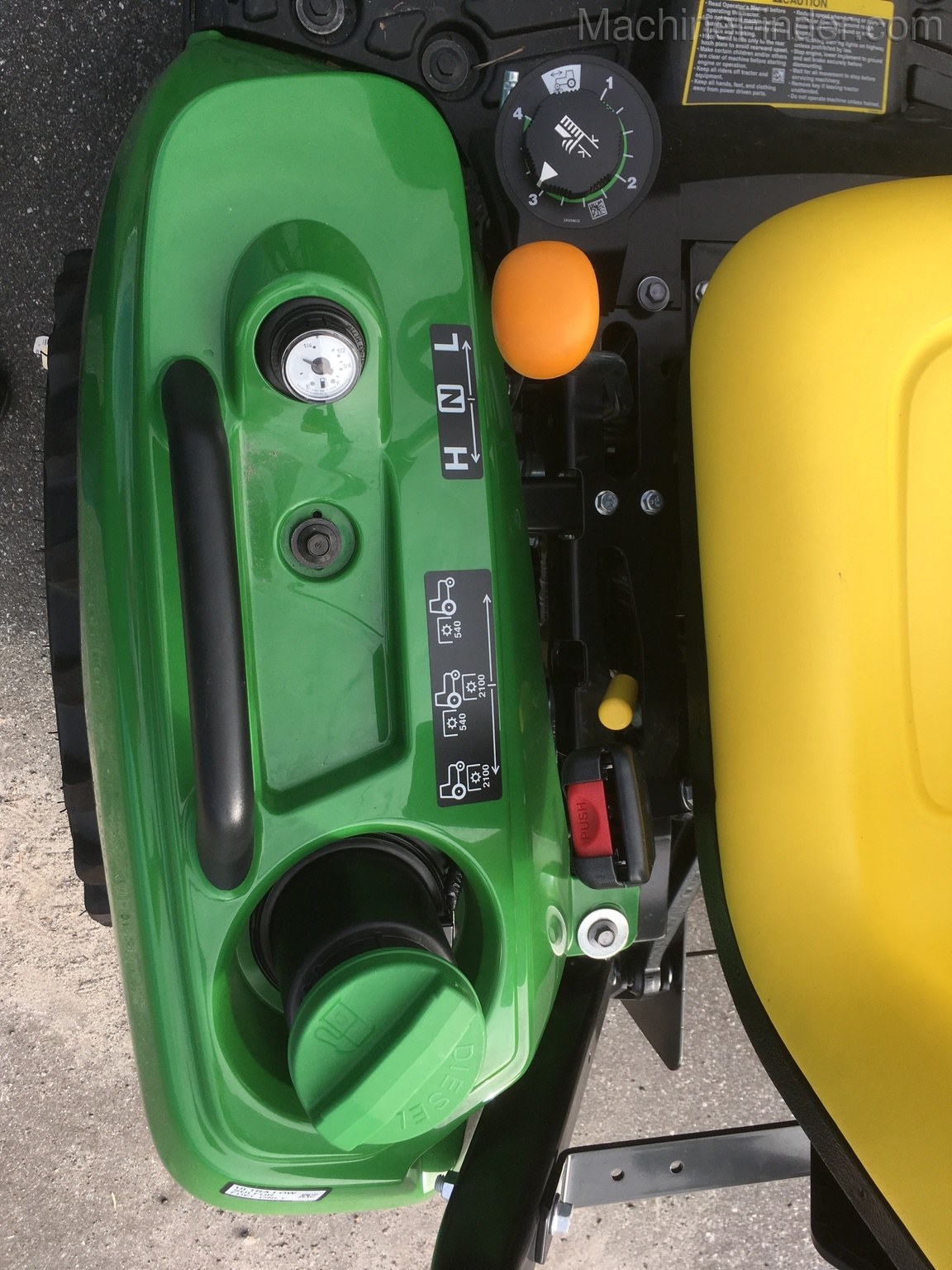 2020 John Deere 1023E Image 8