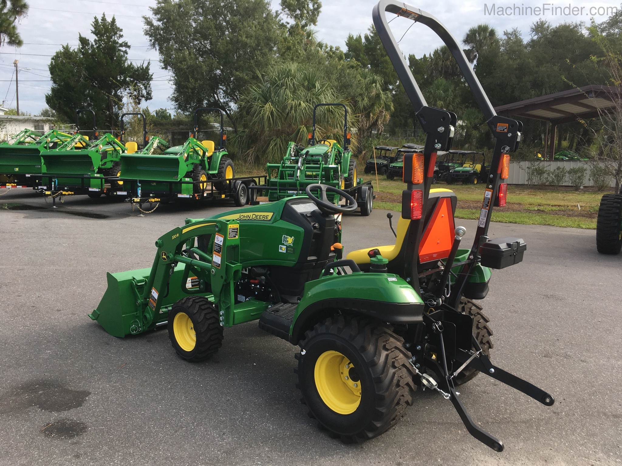 2020 John Deere 1023E Image 11