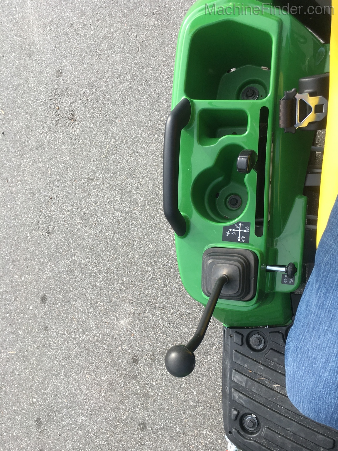 2020 John Deere 1023E Image 12