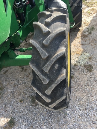 2019 John Deere 5090E Image 2