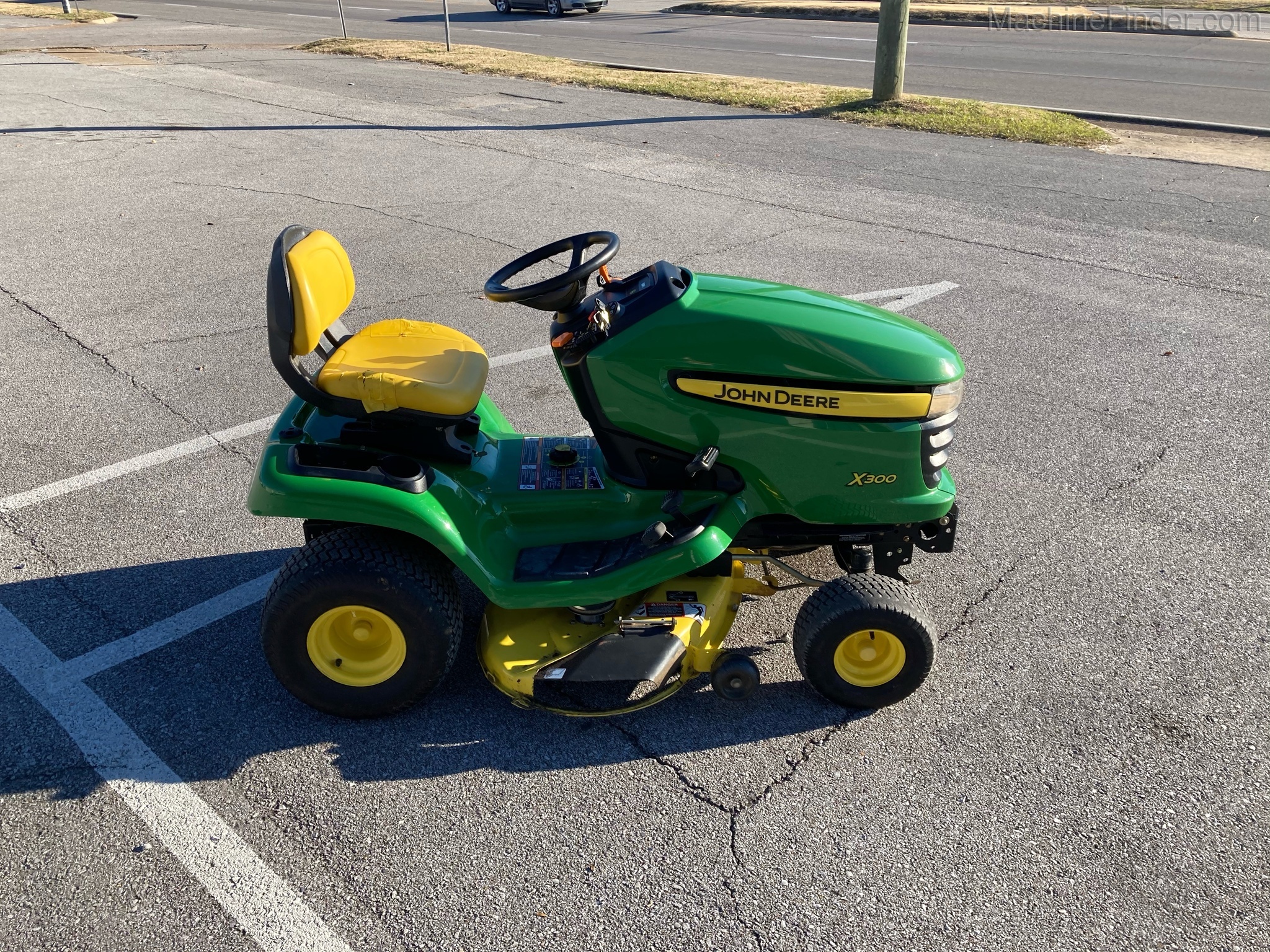 2007 John Deere X300 Image 4