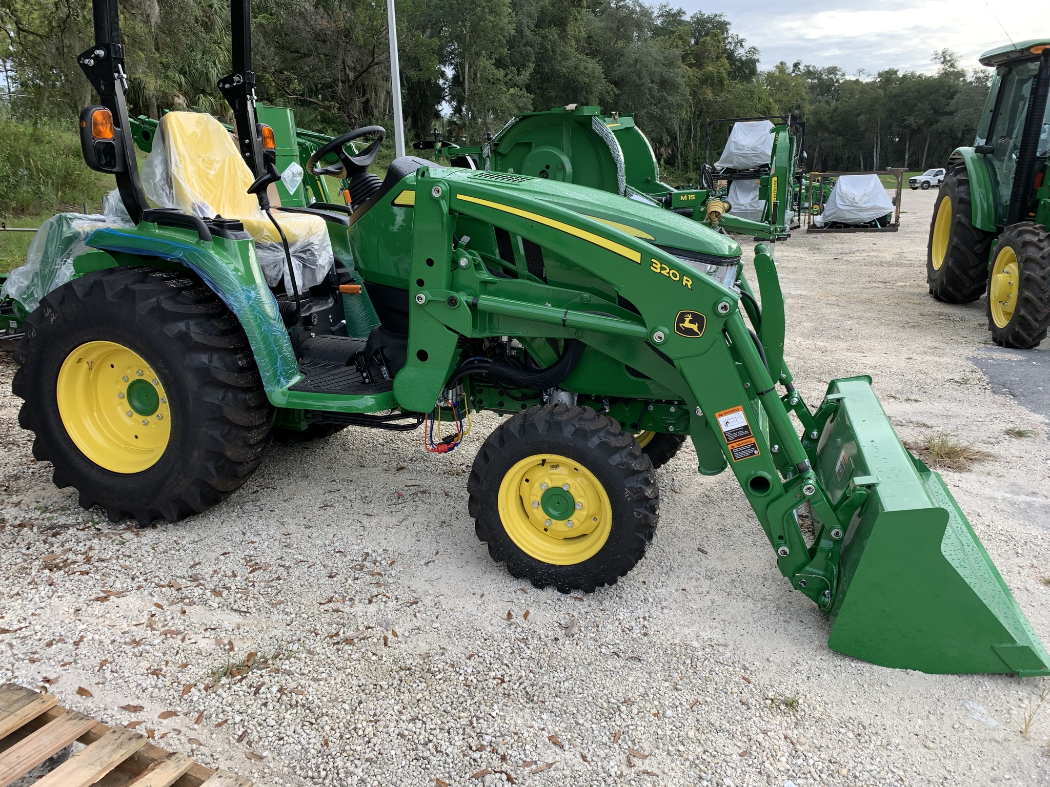 2023 John Deere 3035D Image 3