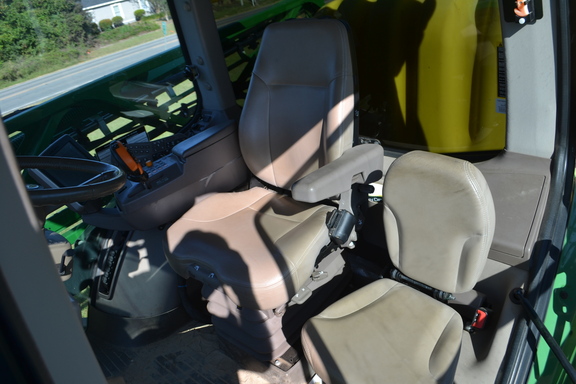 2017 John Deere R4030 Photo 18