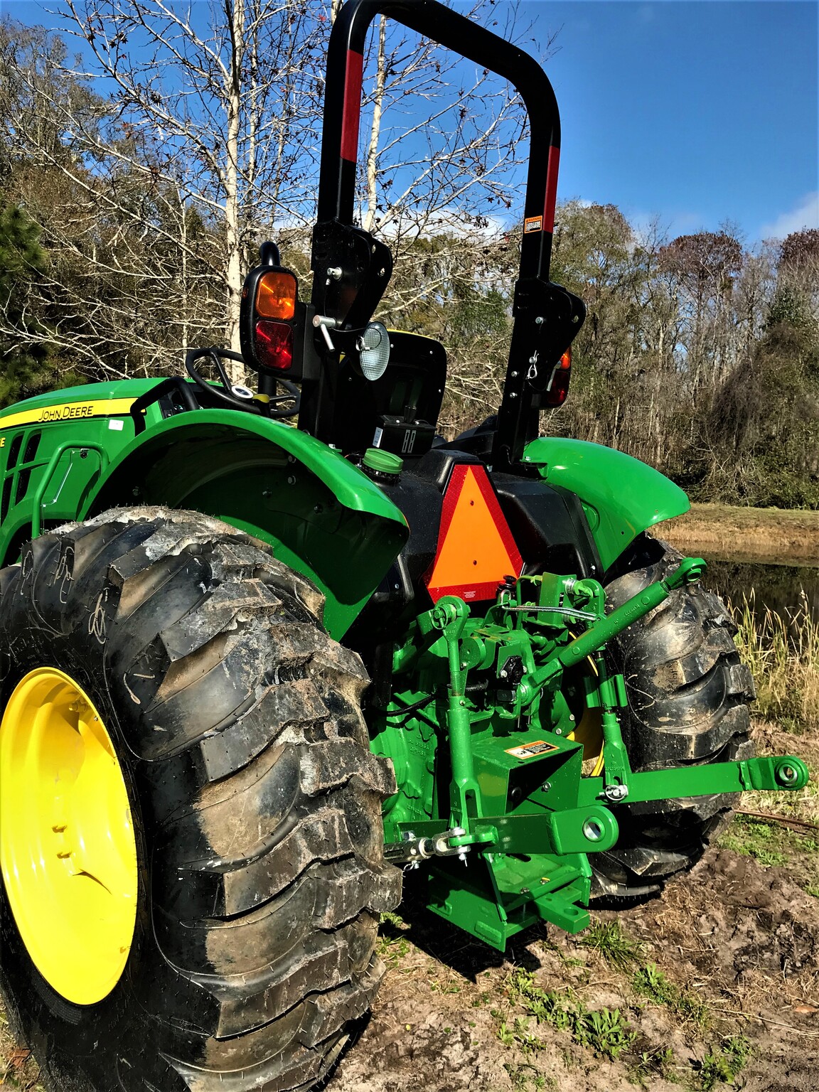 2023 John Deere 5045E Image 4