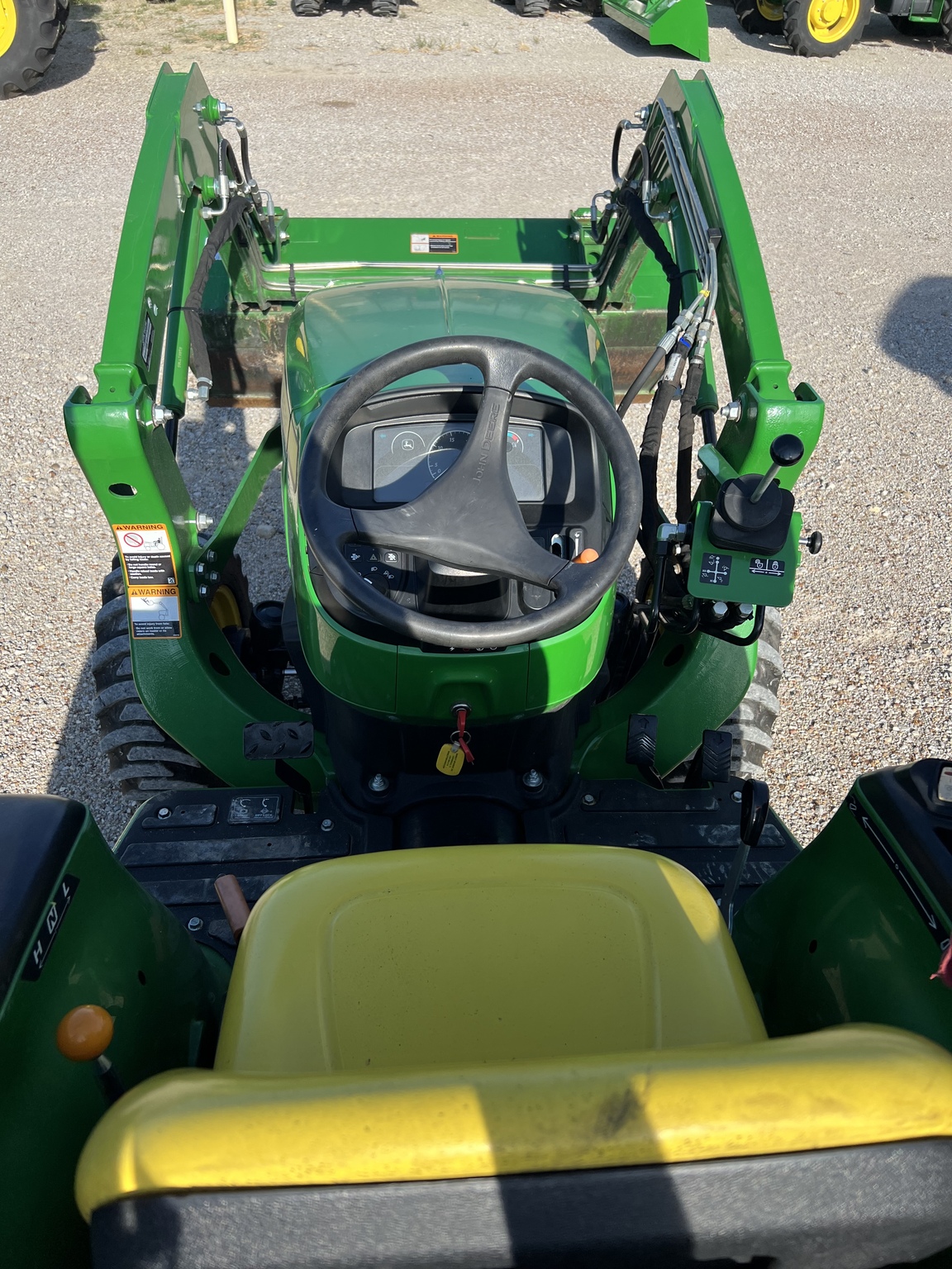 John Deere 3038E Image 3