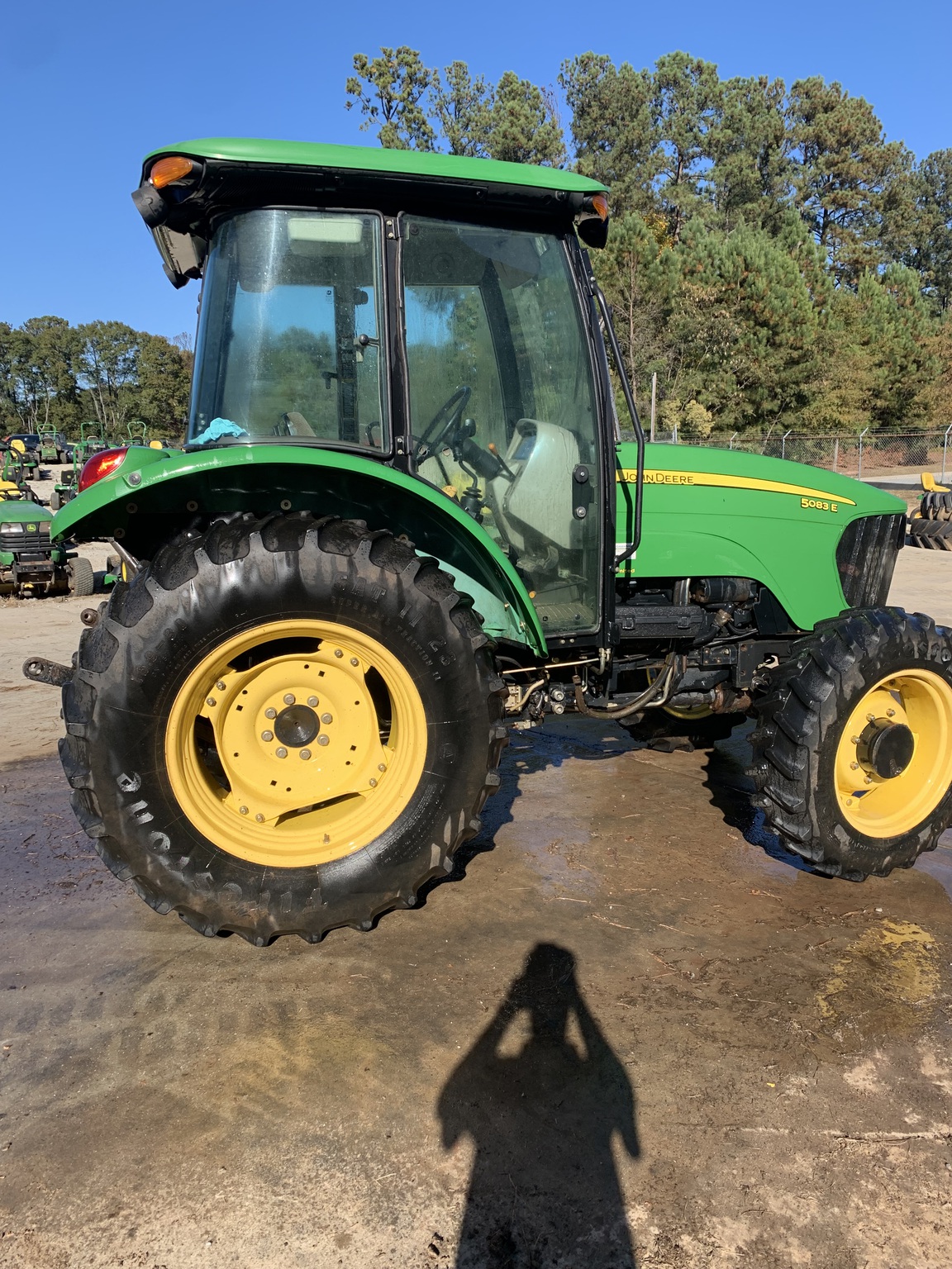 2011 John Deere 5083E Image 1