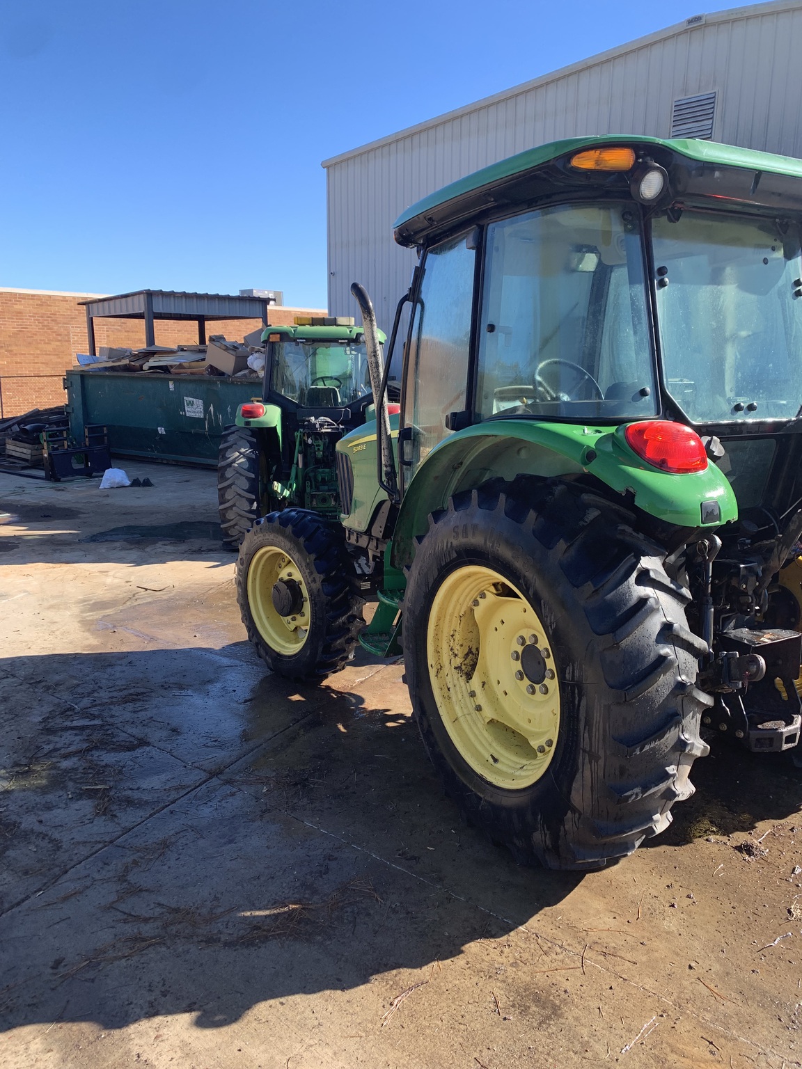 2011 John Deere 5083E Image 5