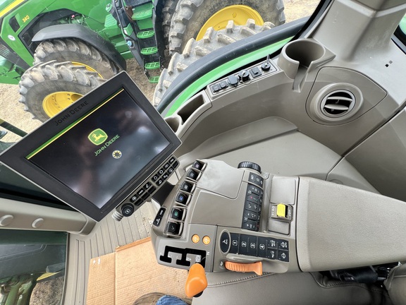 2022 John Deere 8R 340 Photo 9