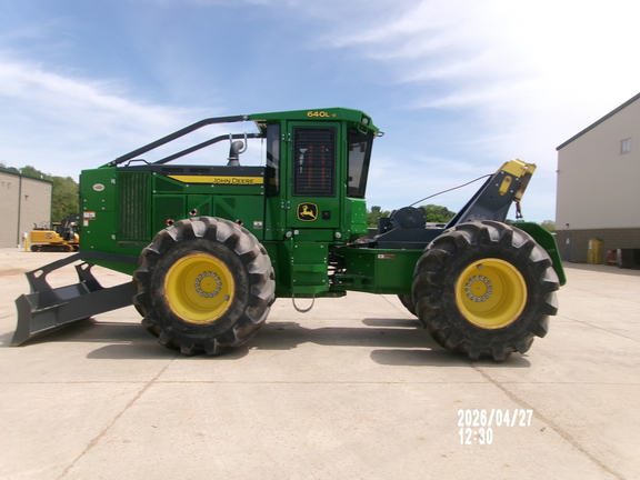 Photo of a 2022 John Deere 640L2