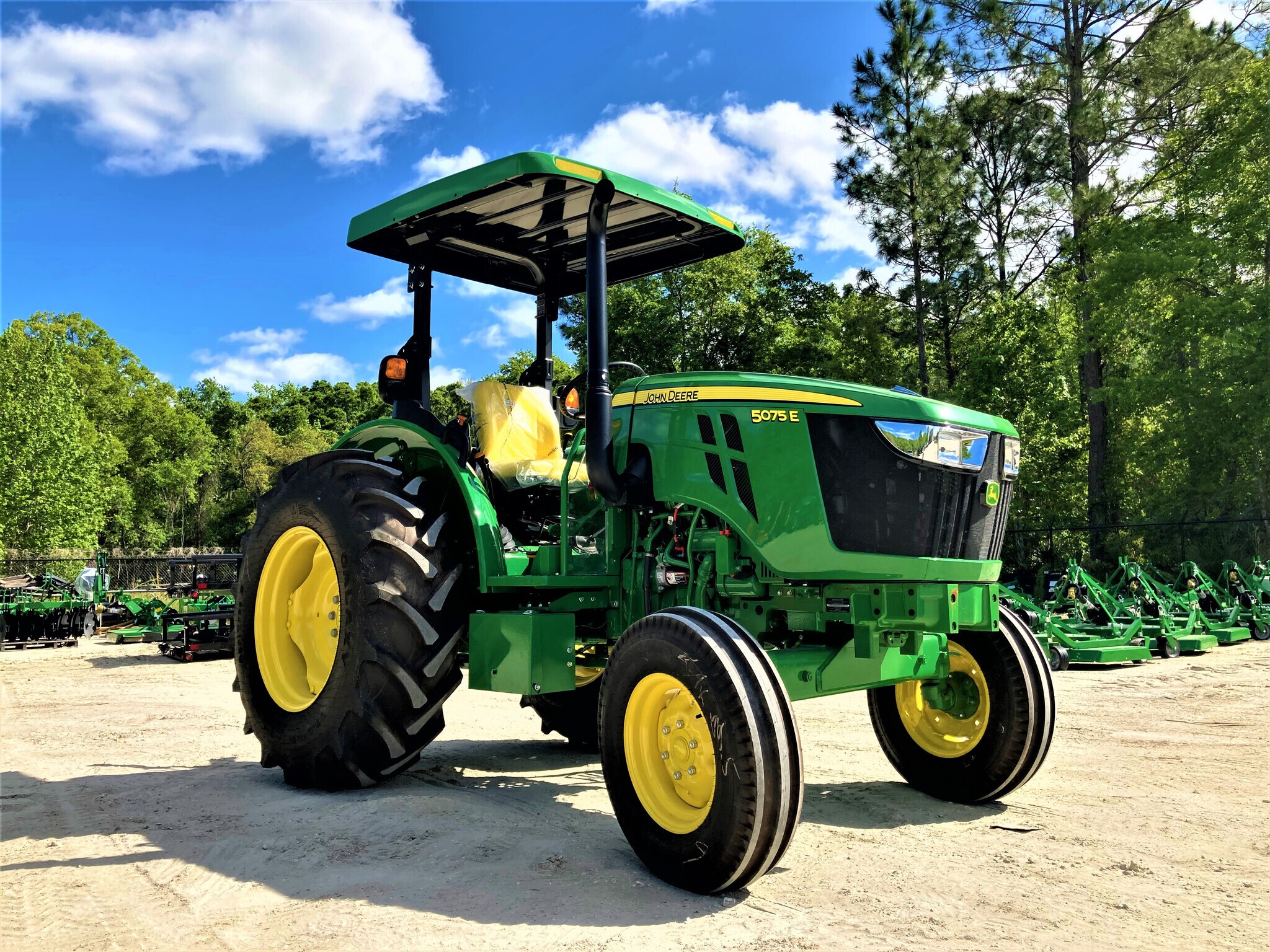 2024 John Deere 5075E Image 2