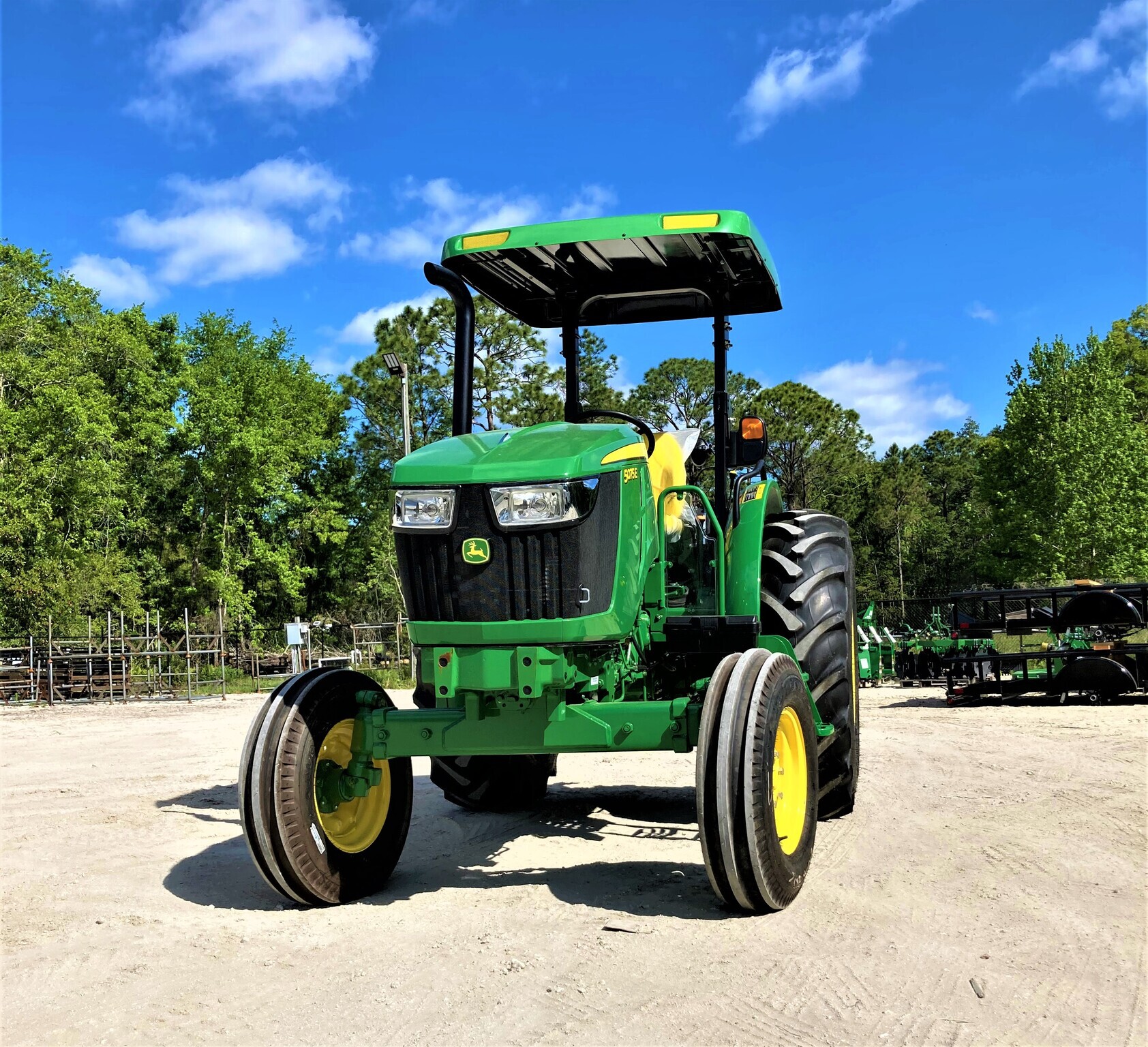 2024 John Deere 5075E Image 1
