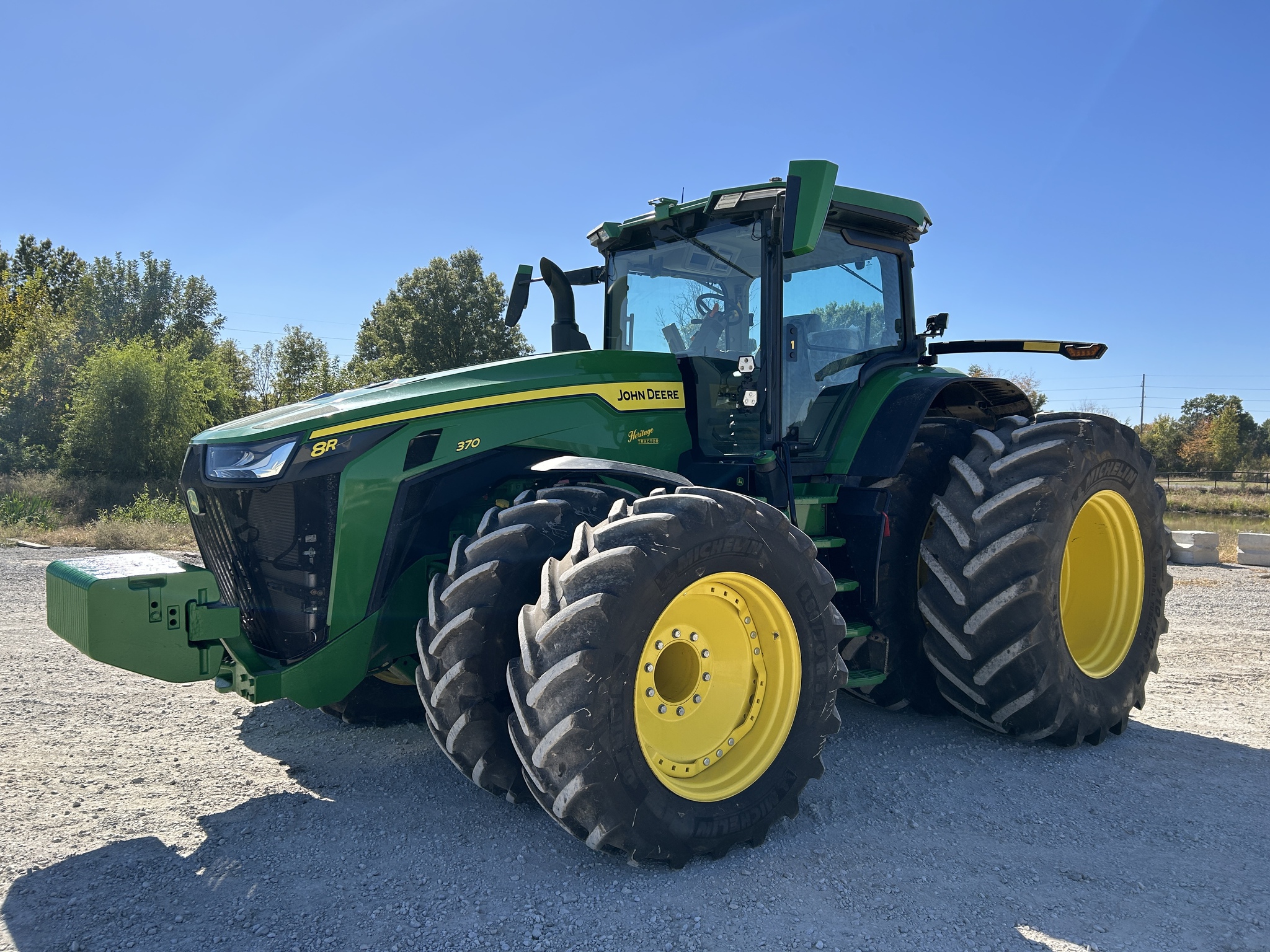  2023 John Deere 8R 370 at Heritage Tractor in Pittsburg, KS