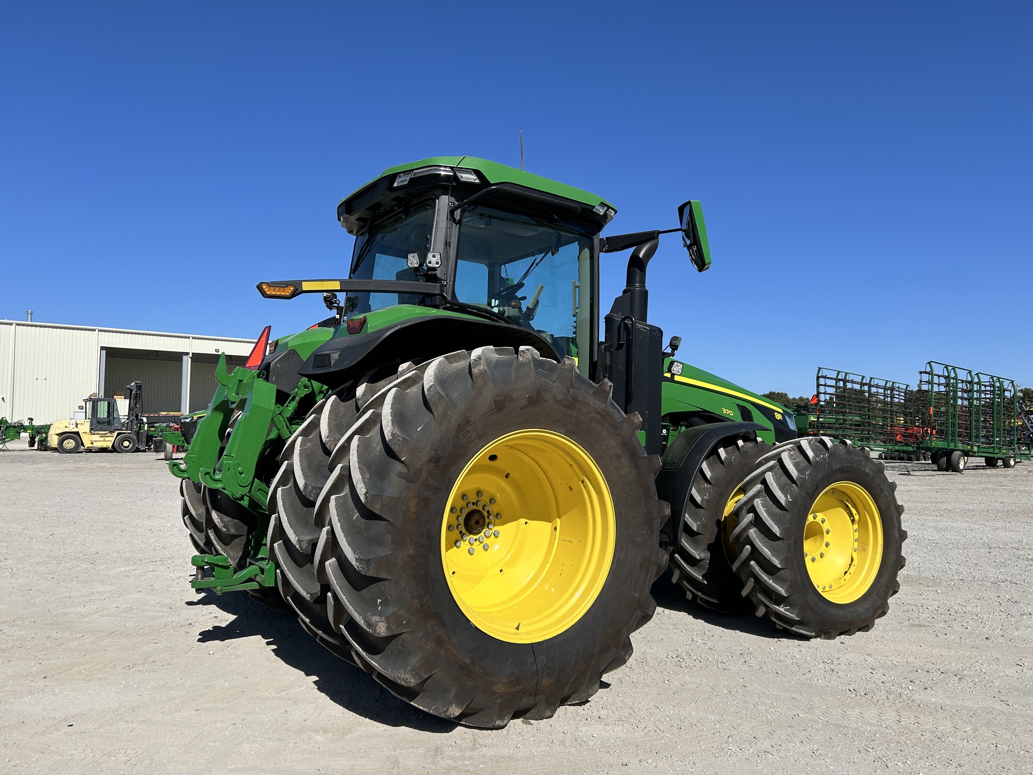  2023 John Deere 8R 370 at Heritage Tractor in Pittsburg, KS