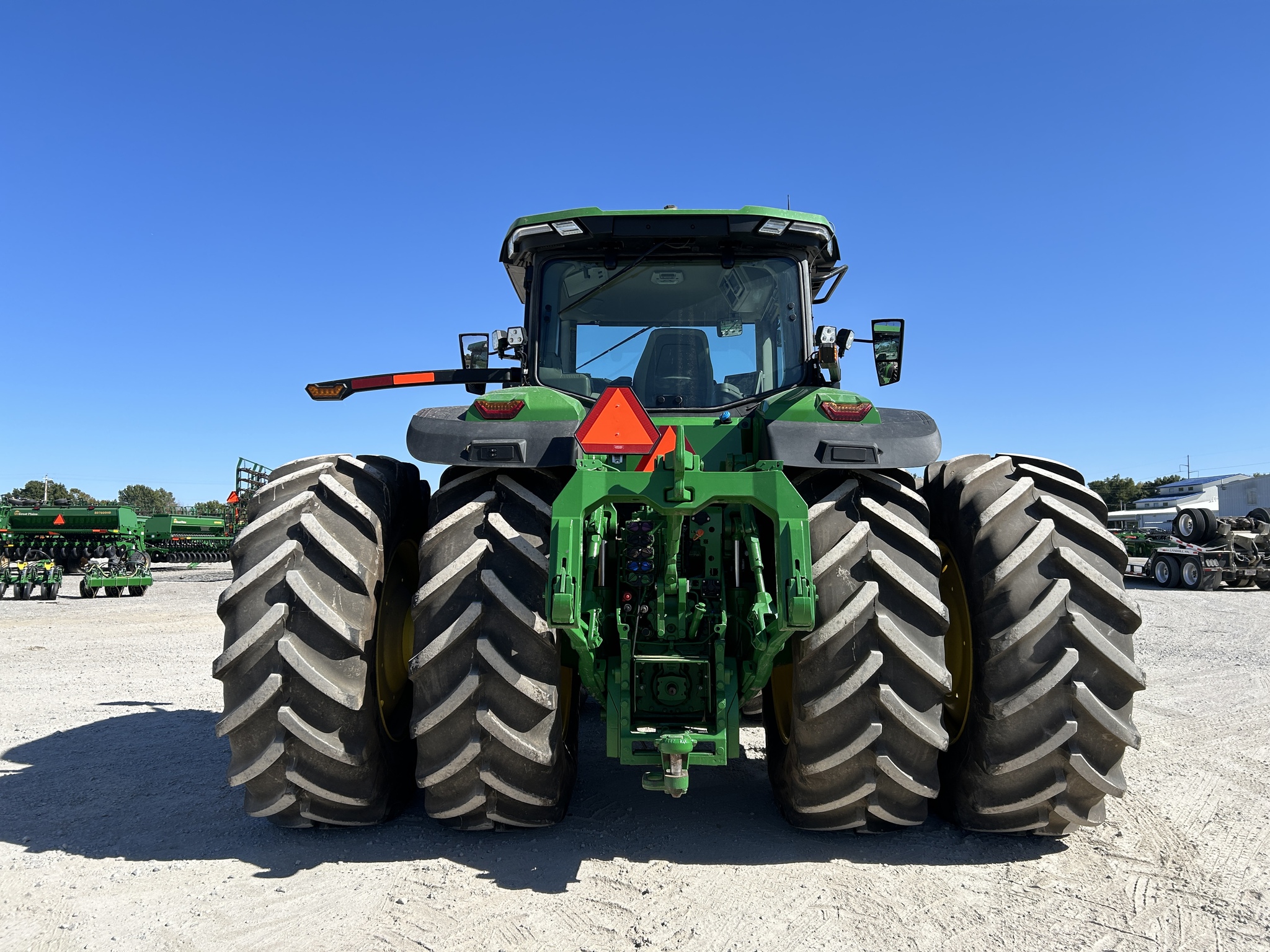  2023 John Deere 8R 370 at Heritage Tractor in Pittsburg, KS