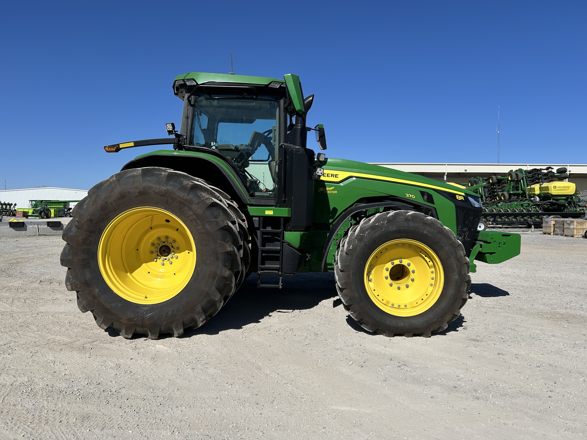  2023 John Deere 8R 370 at Heritage Tractor in Pittsburg, KS