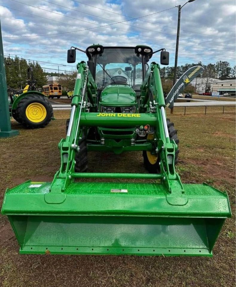 2023 John Deere 5075M Image 2