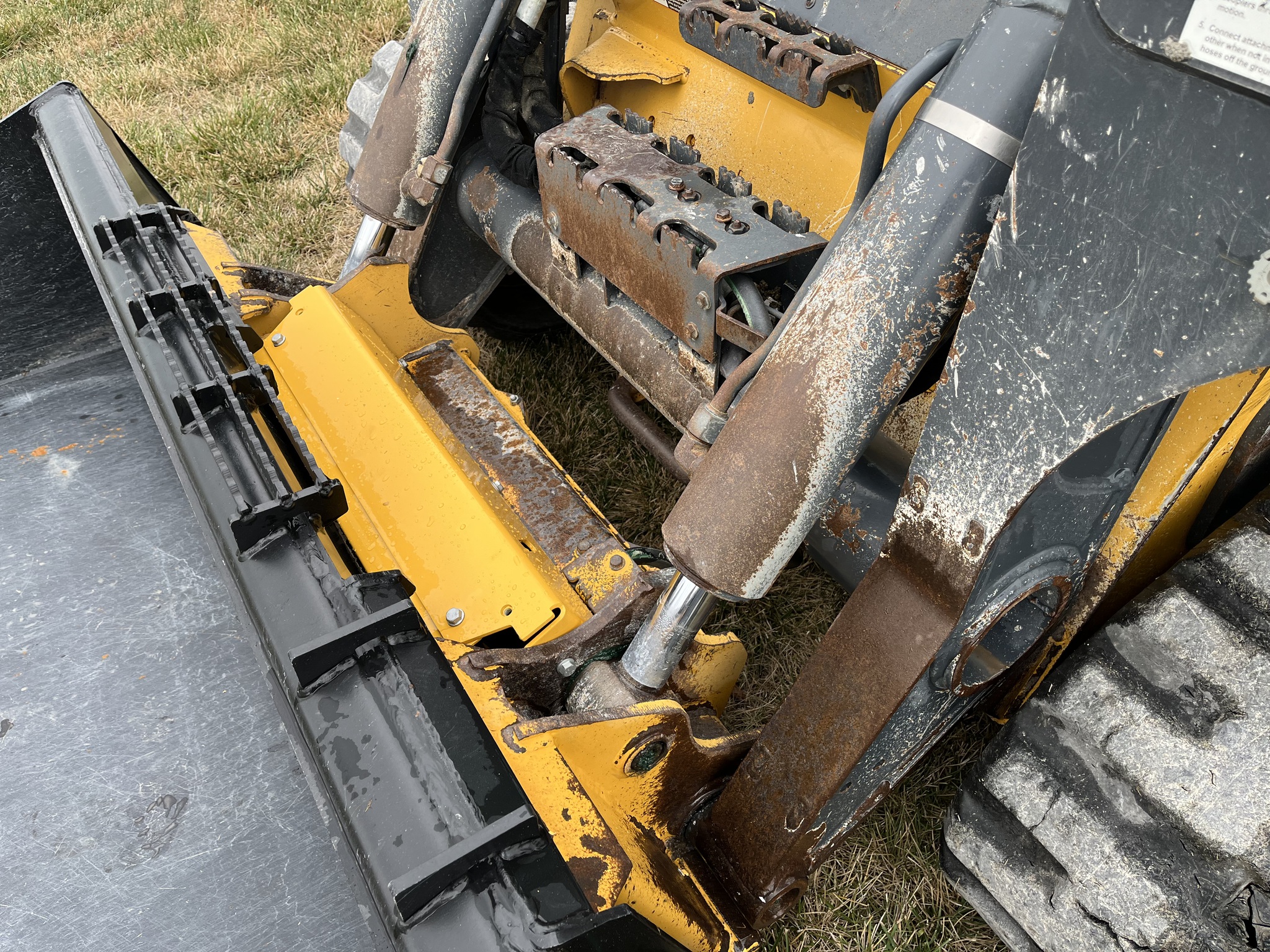  2019 John Deere 333G at Heritage Tractor in Adrian, MO
