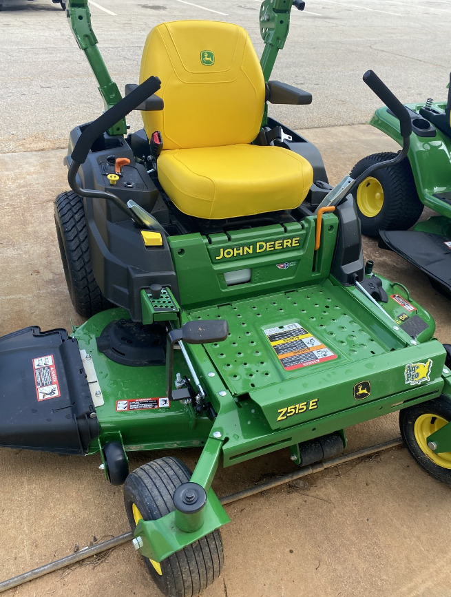 2025 John Deere Z515E Image 1