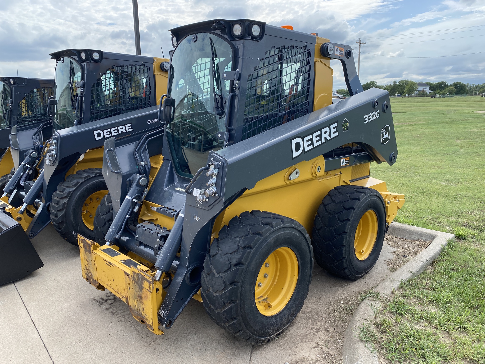 2017 John Deere 332G Image 3