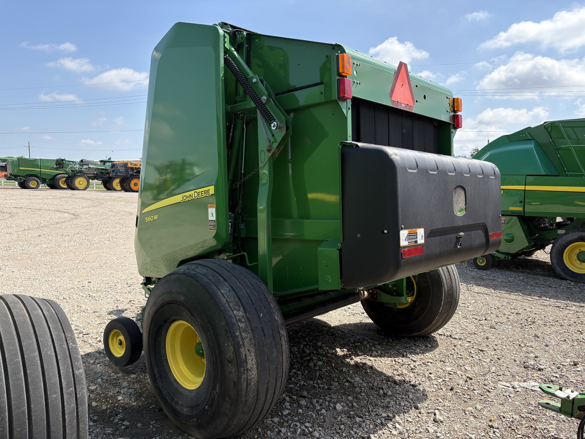 2020 John Deere 560M Image 3