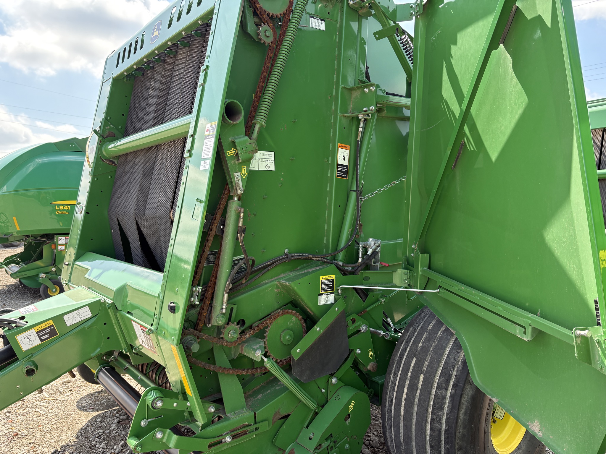 2020 John Deere 560M Image 8