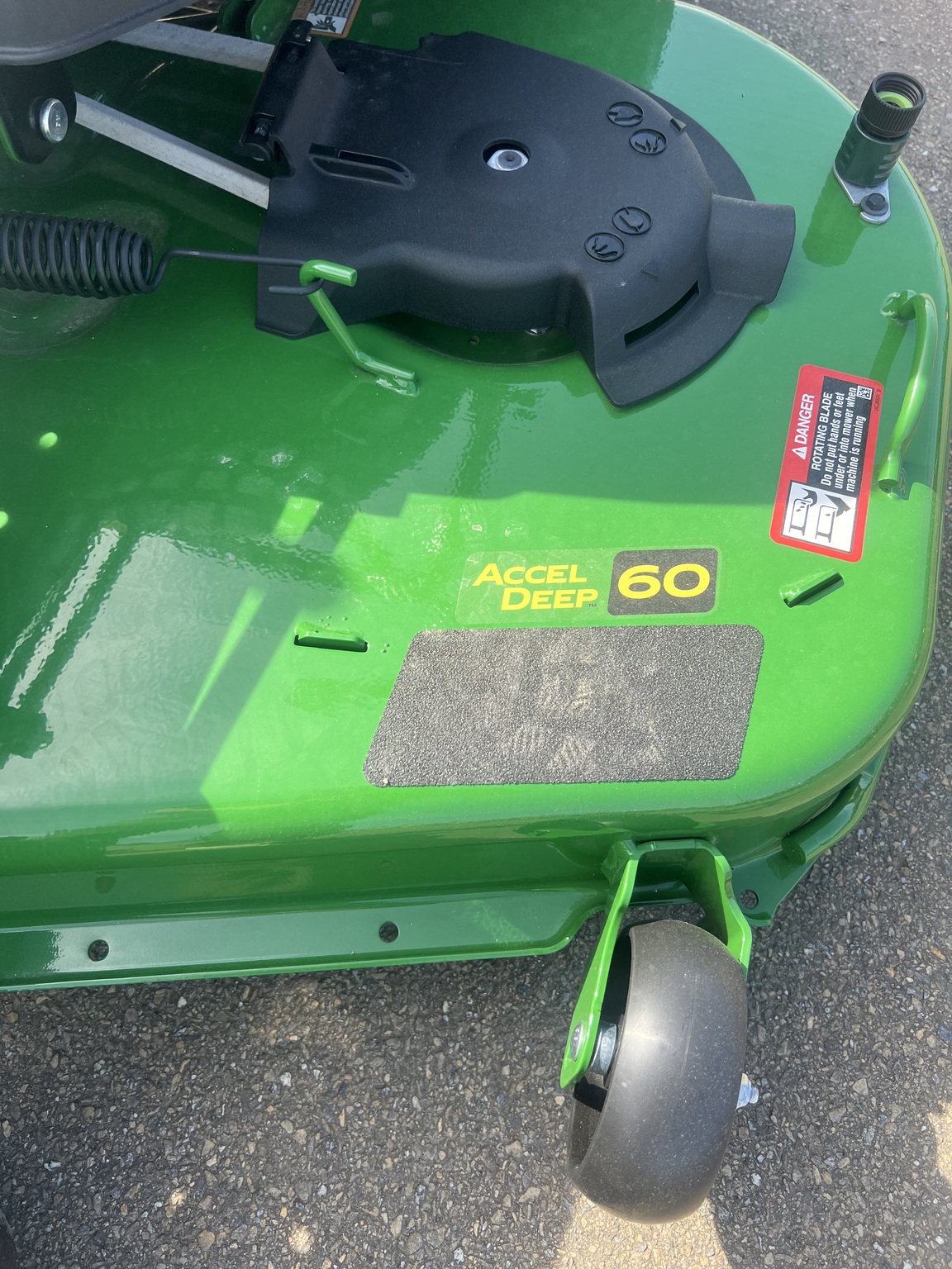 2025 John Deere Z515E Image 6