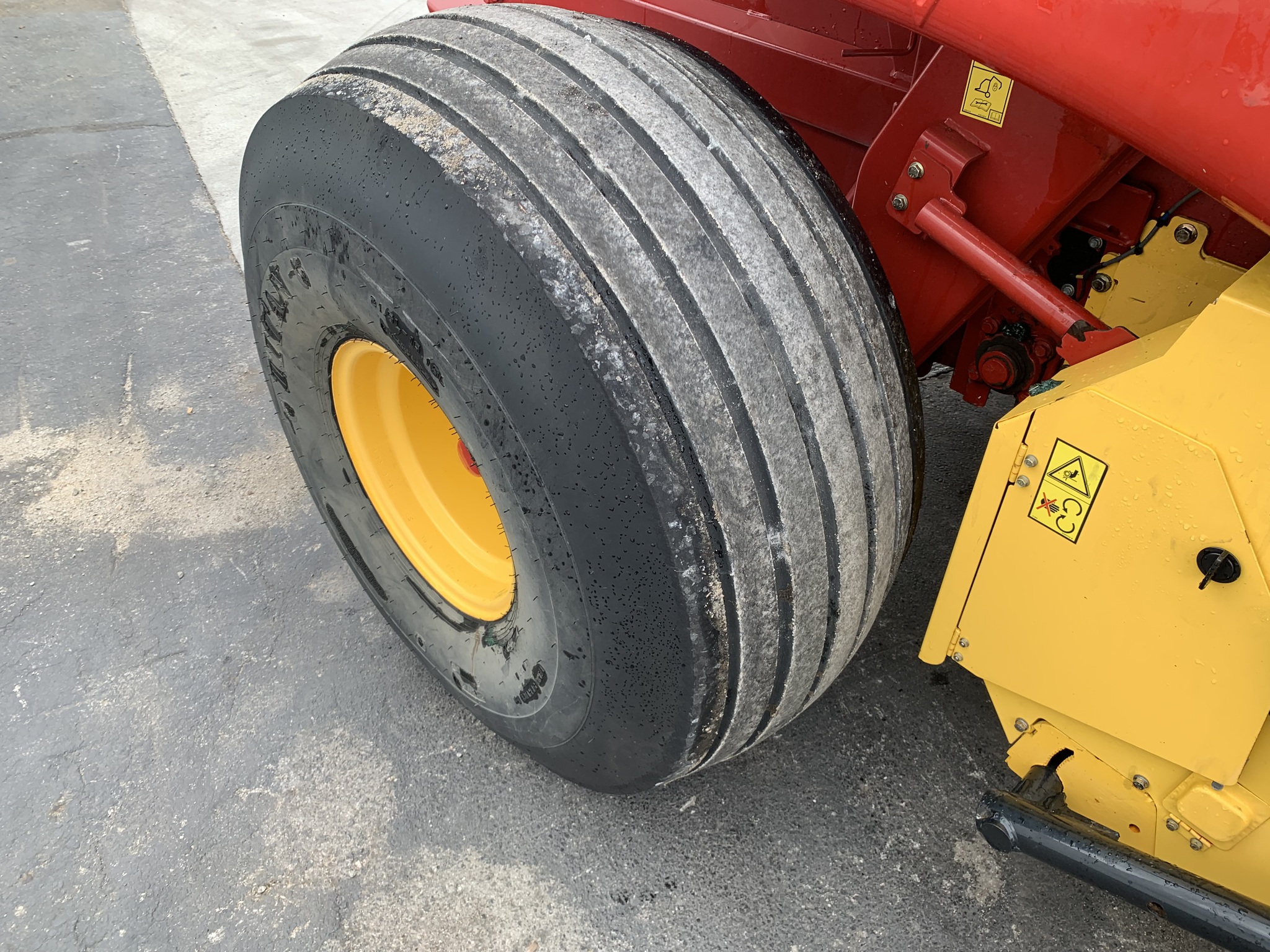  2020 New Holland Rollbelt 560 at Heritage Tractor in Lamar, MO