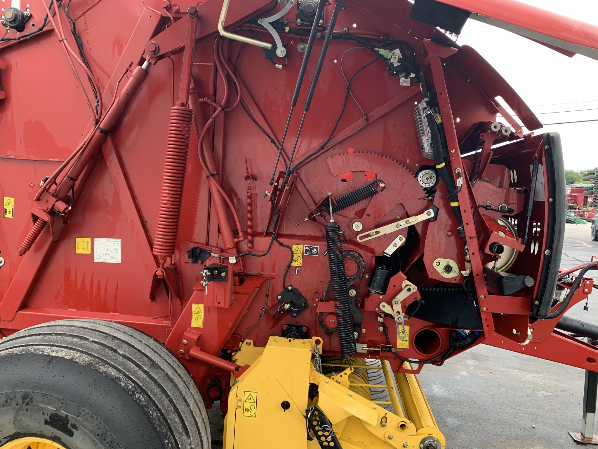  2020 New Holland Rollbelt 560 at Heritage Tractor in Lamar, MO