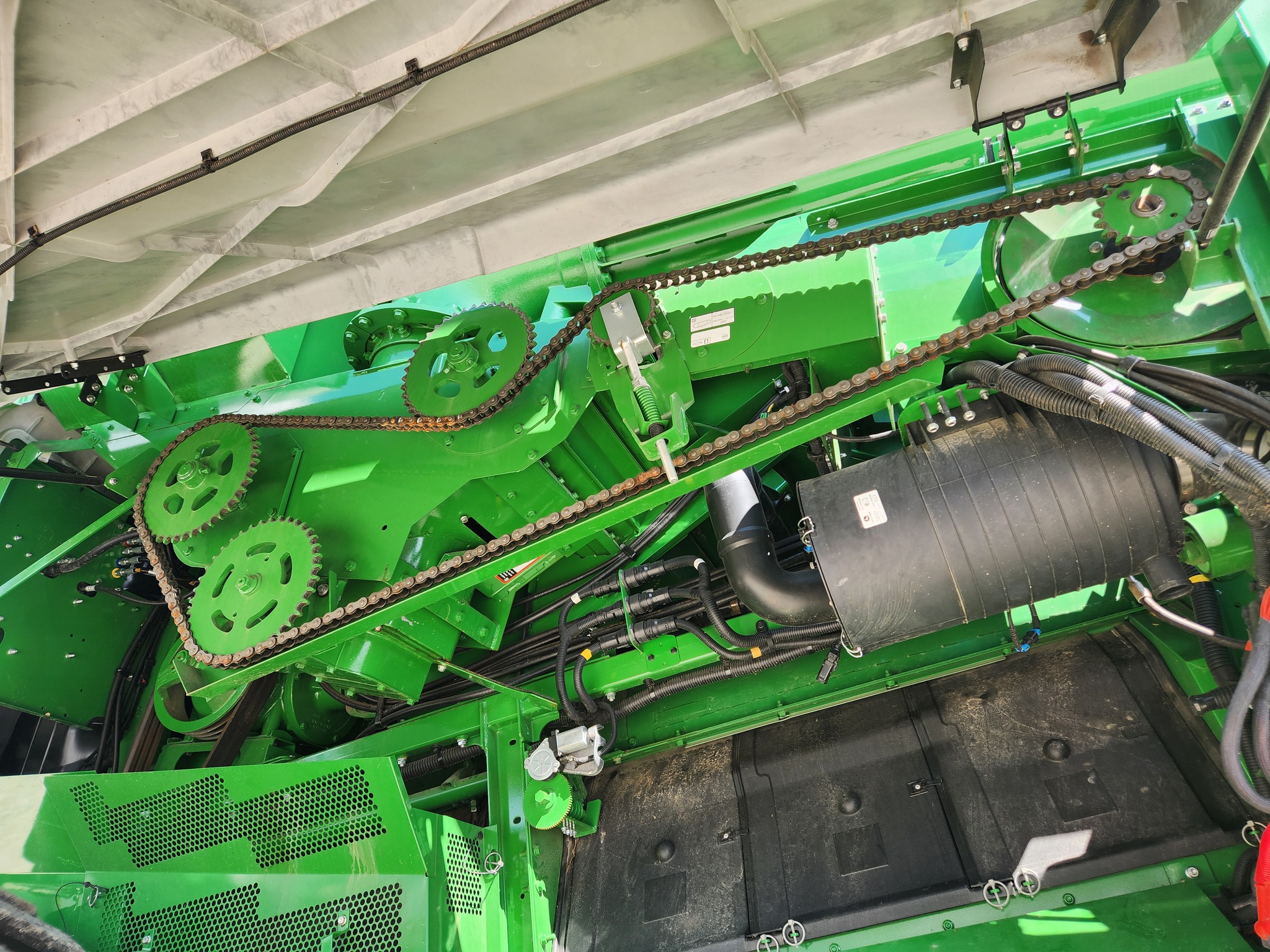  2024 John Deere S780 at Heritage Tractor in Kewanee, IL