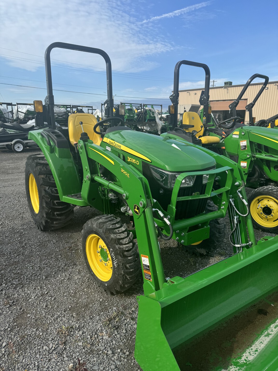 2022 John Deere 3035D Image 1