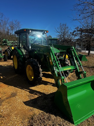 2023 John Deere 5067E Photo 5