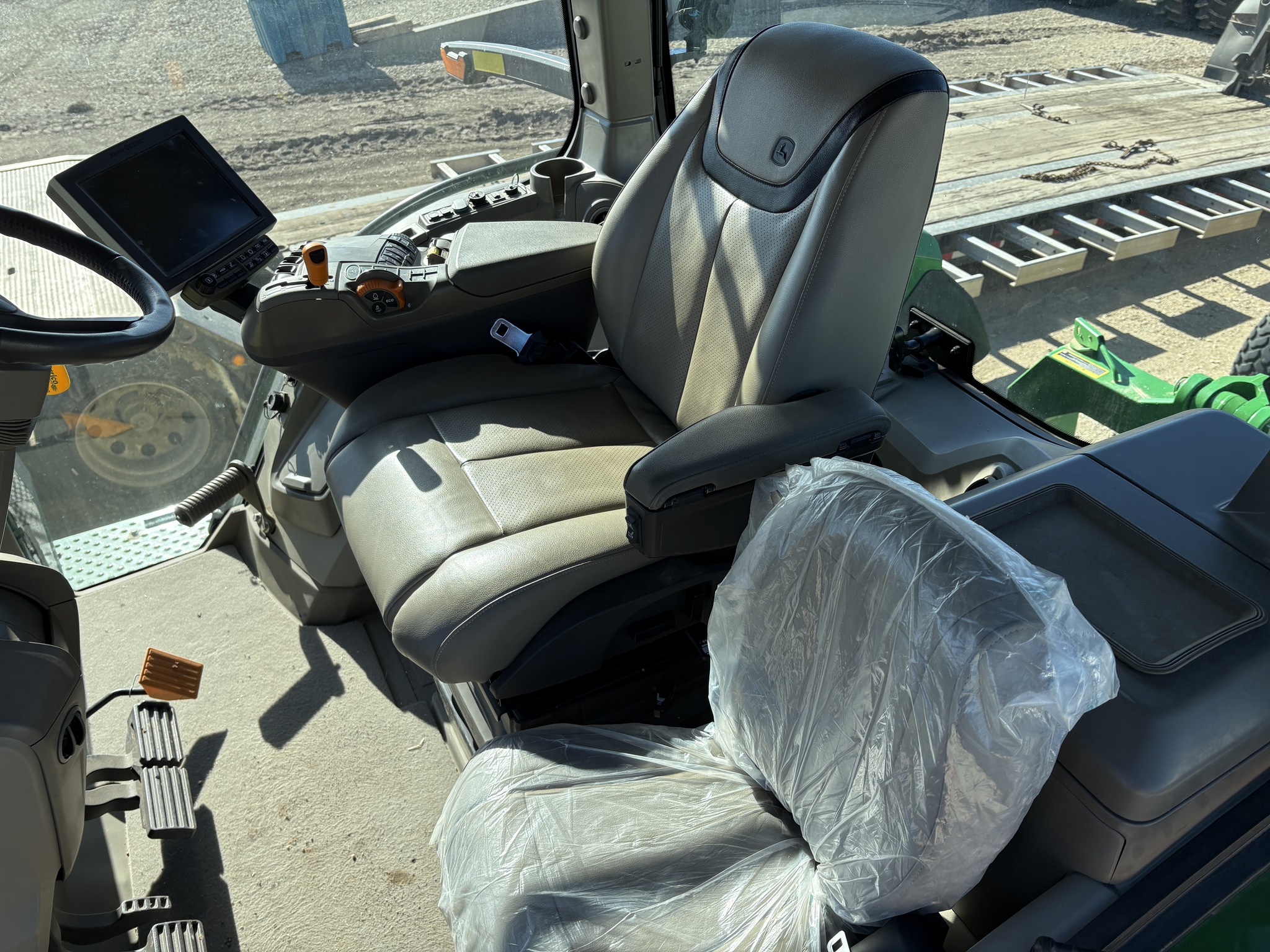 2023 John Deere 8R 370 Image 5